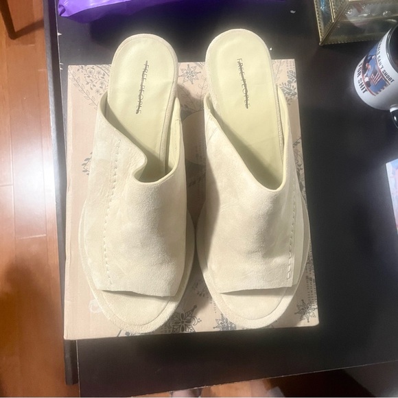 Free People Running In Wedges - Size 8 Beige Suede - NIB $108 MSRP - Picture 3 of 4